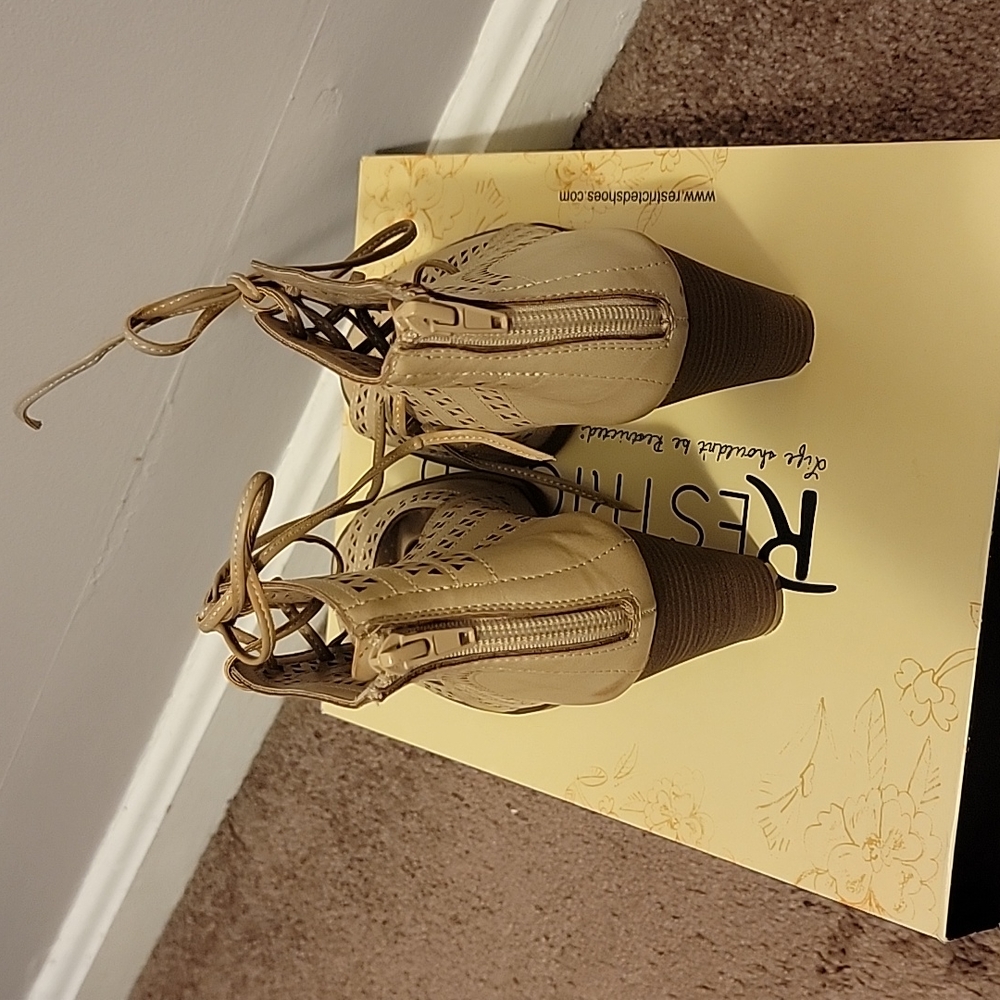 Neutral Open Toe shoe - Picture 3 of 4
